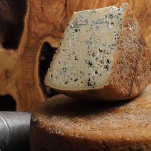 Queso de tres leches de Pria azul